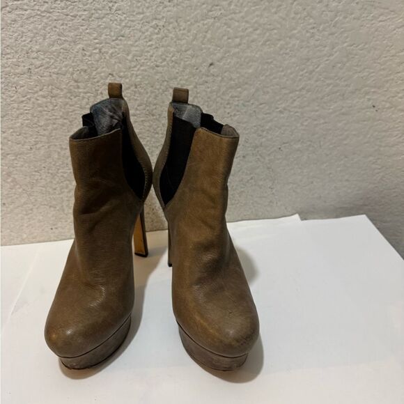 Vince camuto Platform Chelsea Boot 8B - Picture 6 of 9